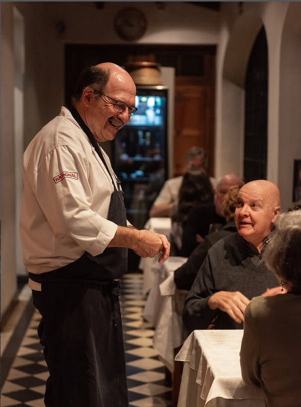 El chef Roal Zuzulich en su restaurante.