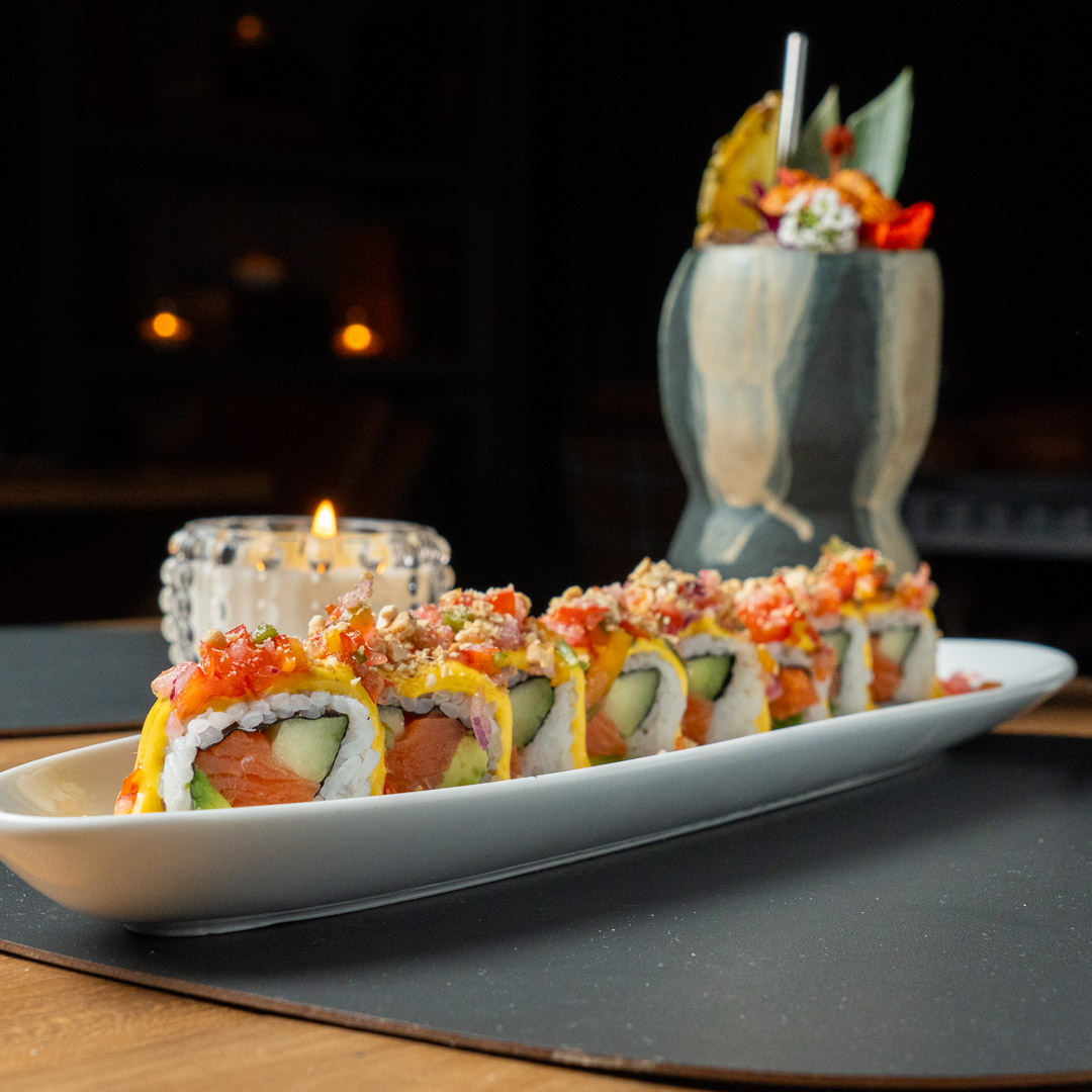 Plato con varios rolls de sushi de Once11.