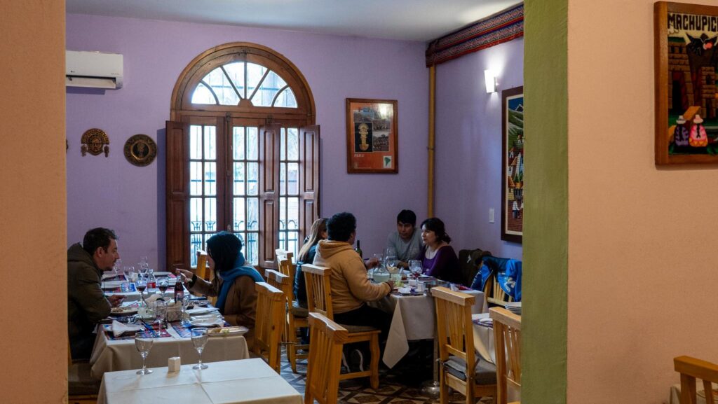 Noche de tarot y cena peruana en Miski Mikuy