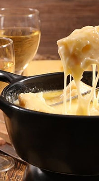 cheese fondue; Shutterstock ID 737640601; Proyecto/Negocio: -; Equipo: -